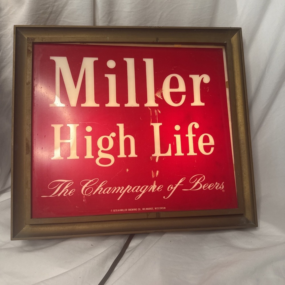 Vintage Miller High Life Light Up Red Sign The Champagne Of Beers Milwaukee WI - Picture 2 of 9